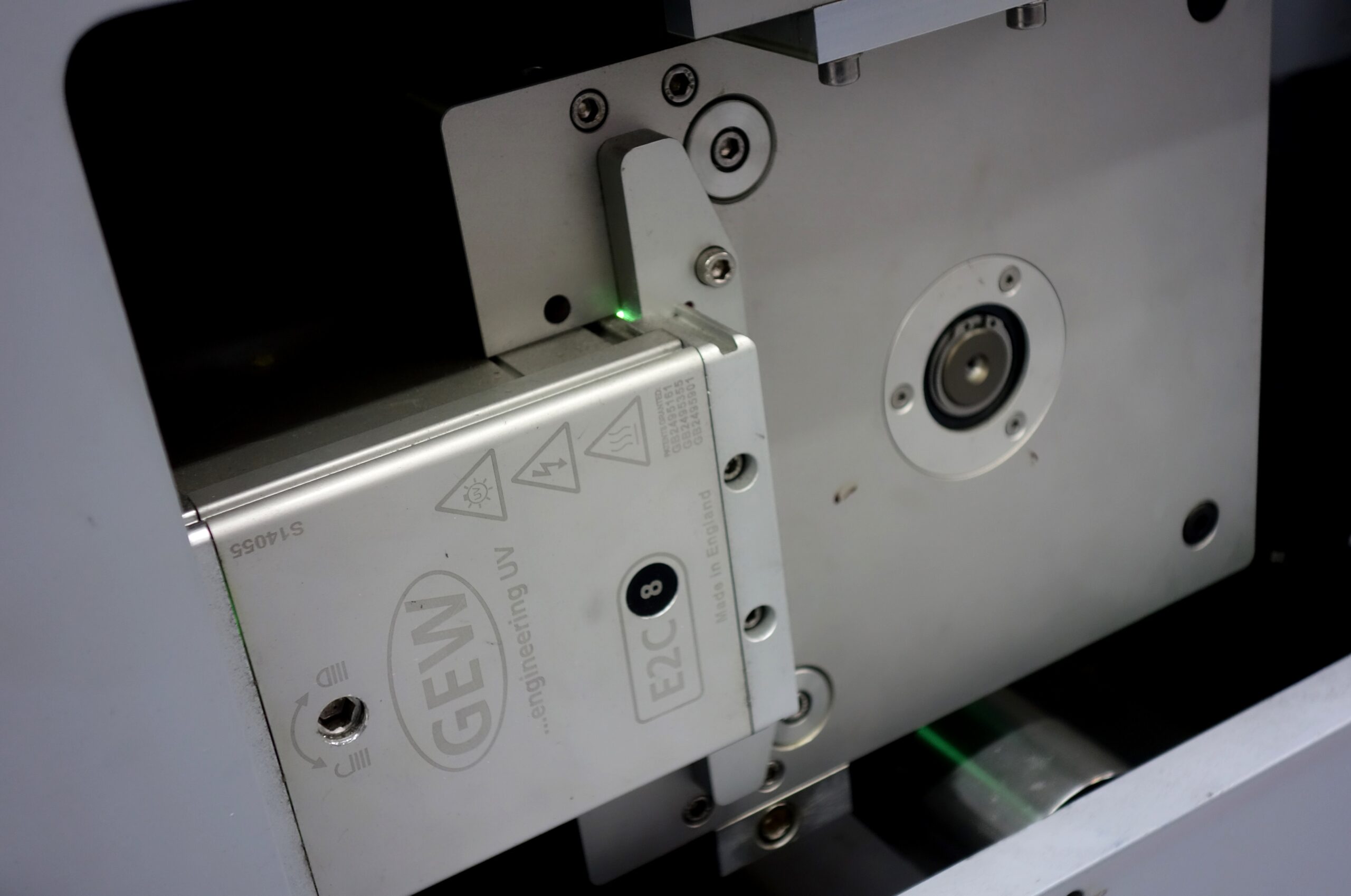 E2C가있는 불활성 가스